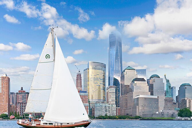 1 Hour Private Charter in New York Harbor for up to 6 people - Statue of Liberty Close-By Photos Without Waiting in Lines