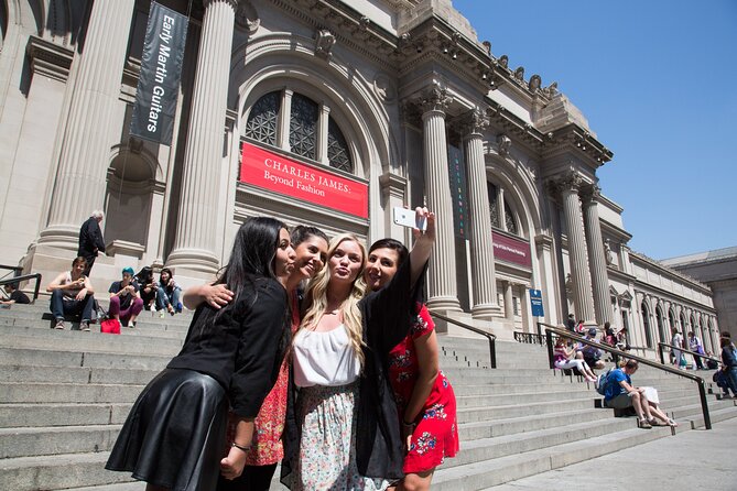 2.5 Hour Private Gossip Girl Sites Tour - Met Steps Photo Time: Your Queen B Moment, Done Efficiently