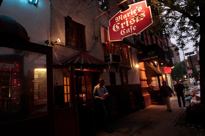 2-Hour Spanish Nightlife Guided Walking Tour of Greenwich Village - Why Greenwich Village at night works best with a guided Spanish walk