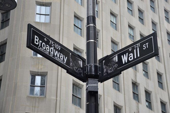 3 Hour Lower Manhattan Walking Tour - Meeting at 25 Broadway and Walking with a Maximum of 10