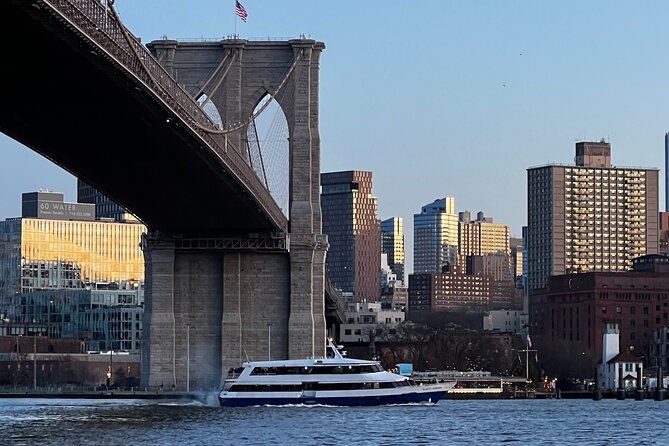 60-Minute Statue of Liberty Sightseeing Cruise - Onboard English Commentary, Cash Bar, and Keeping the Mood Relaxed