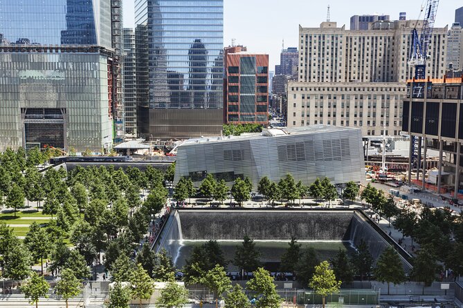 9/11 Memorial & Ground Zero Tour with Optional Museum Admission - St. Paul’s Chapel: the calm start right next to Ground Zero
