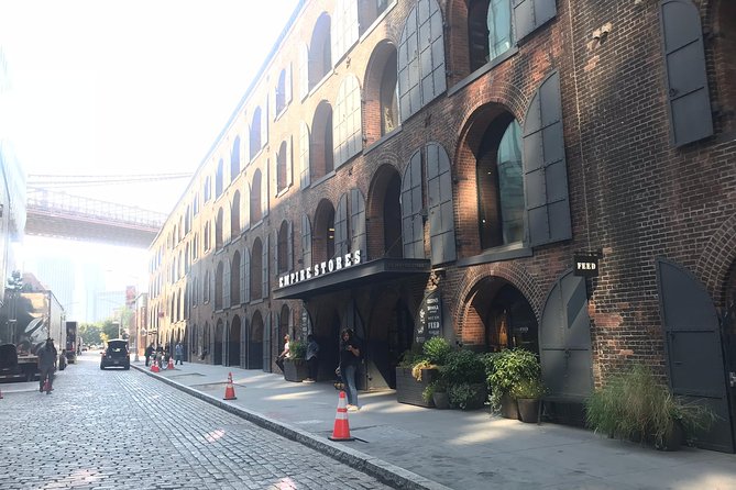 Best of Brooklyn Walking Tour: Historic Bridge, DUMBO & Heights - Entering the Brooklyn Bridge, What to Watch While You Cross