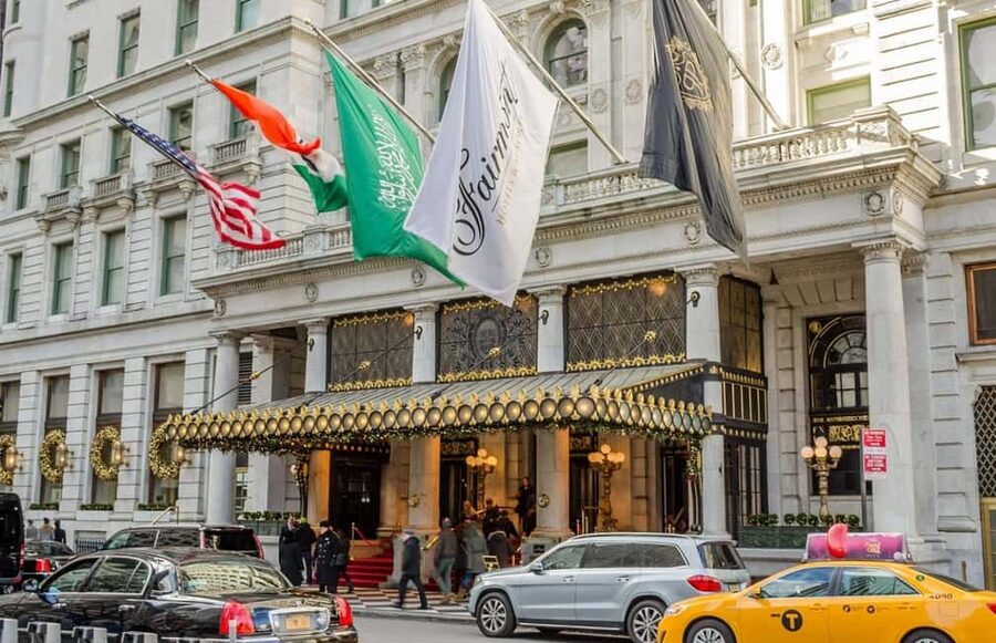Best of NYC: Top-Rated Gossip Girl TV Locations Pedicab Tour - St James’ Church and the Wedding-Place Feeling