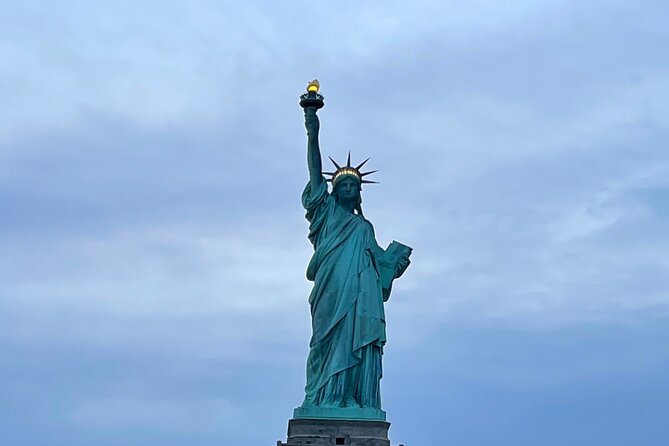 Best Private Luxury Daytime Boat Tour in New York City - 1 Hour - The onboard vibe: small group energy, friendly captains, real Q&A