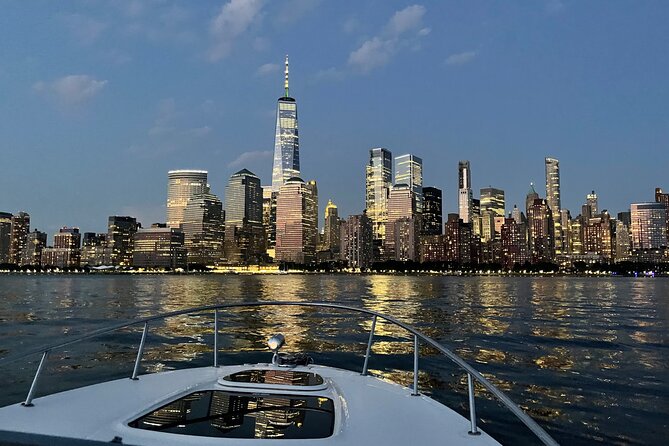 Best Private Luxury Daytime Boat Tour in New York City - 1 Hour - Price and value: $350 for a group, and what you actually get