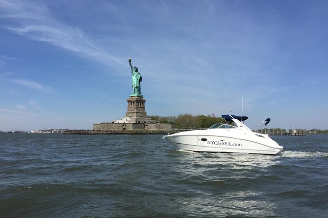 Best Private Luxury Daytime Boat Tour in New York City - 2 Hour - North Cove Marina: a convenient start with iconic scenery nearby