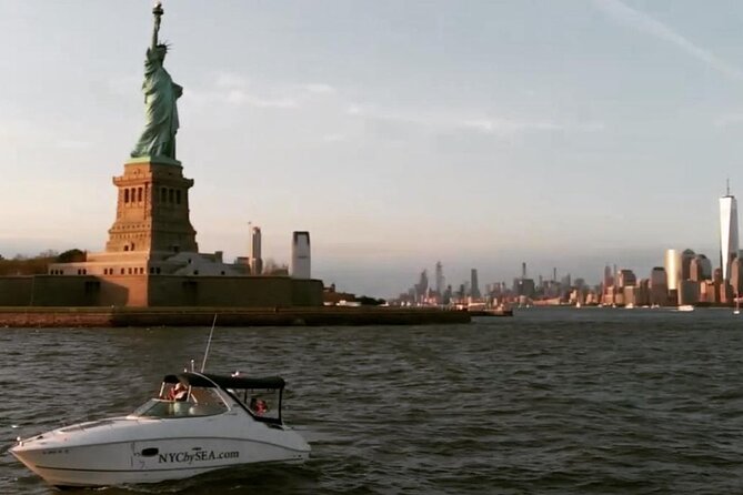 Best Private Luxury Daytime Boat Tour in New York City - 2 Hour - Who should book this private luxury boat tour?