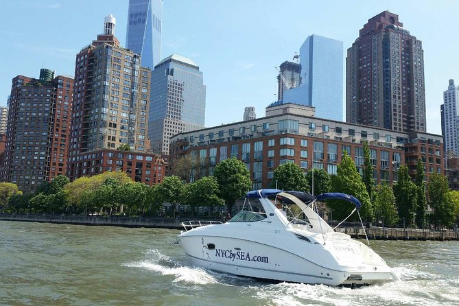 Best Private Luxury Daytime Boat Tour in New York City - 2 Hour - The 2-hour route: Freedom Tower, Brooklyn Bridge, Statue of Liberty, and more