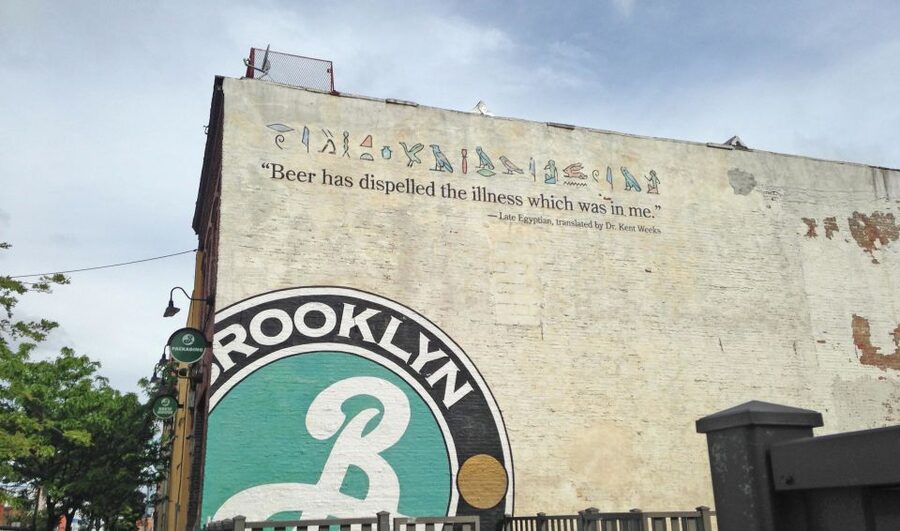 Brooklyn: 2-Hour Best of Brooklyn Walking Tour -Williamsburg - Street art and cobbled streets: the visual story you walk through