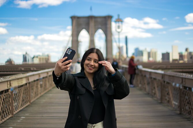 Brooklyn Bridge and DUMBO District Guided Walking Tour - City Hall Park: Your 30-Minute Warm-Up in Lower Manhattan