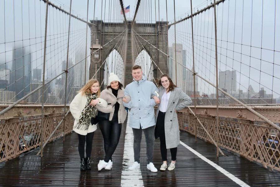 Brooklyn Bridge & Neighborhoods – 2-Hour Photo Shoot Tour - DUMBO (10 Minutes): Quick, Iconic, and Built for Photos