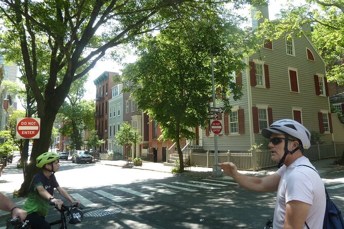 Brooklyn Bridge Waterfront Guided Bike Tour - Scott’s guiding style: safety, stories, and real city love