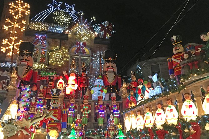 Brooklyn Christmas Lights Walking Tour at Dyker Heights - Key highlights at a glance