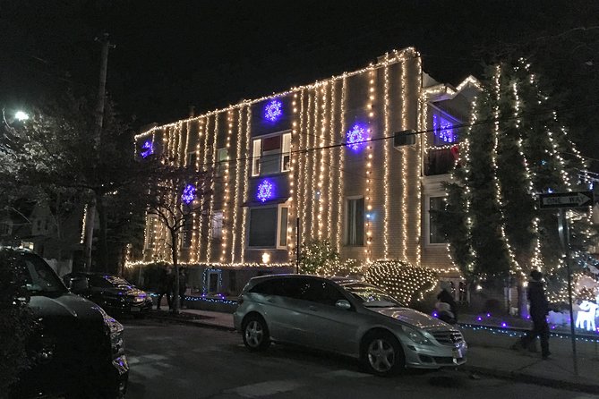 Brooklyn Christmas Lights Walking Tour at Dyker Heights - Who This Dyker Heights Tour Is Best For