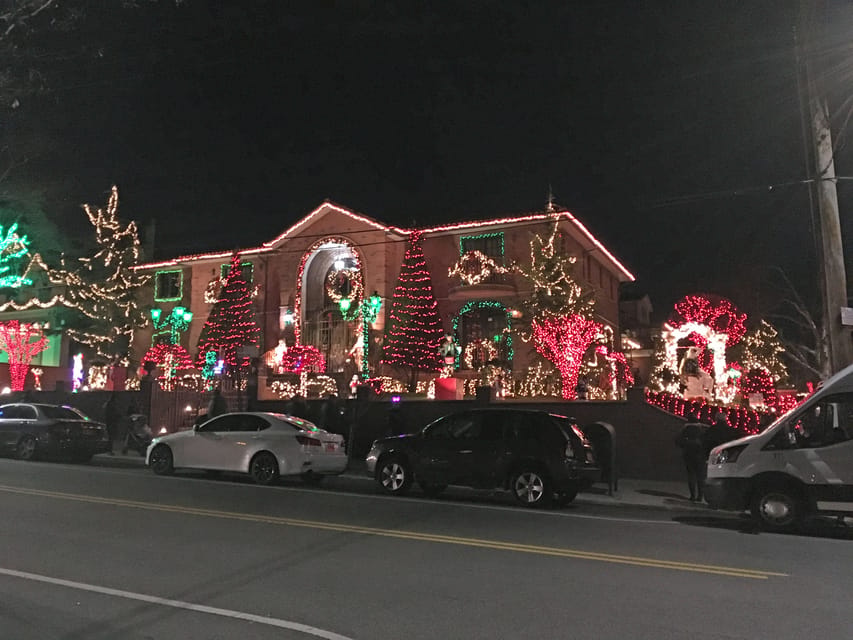 Brooklyn: Dyker Heights Christmas Walking Tour - The Guide Factor: Why Derek, Jeff, Max, and Others Matter