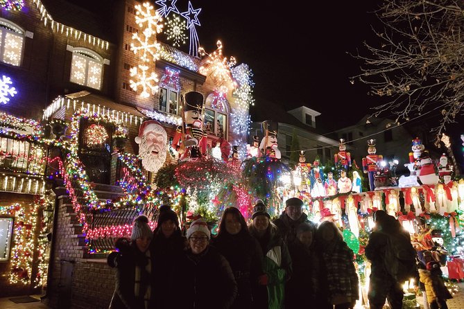Brooklyn Dyker Heights Christmas Wonderland Bus Tour - Brooklyn Bridge and Manhattan Bridge Stops: Classic Photo Power