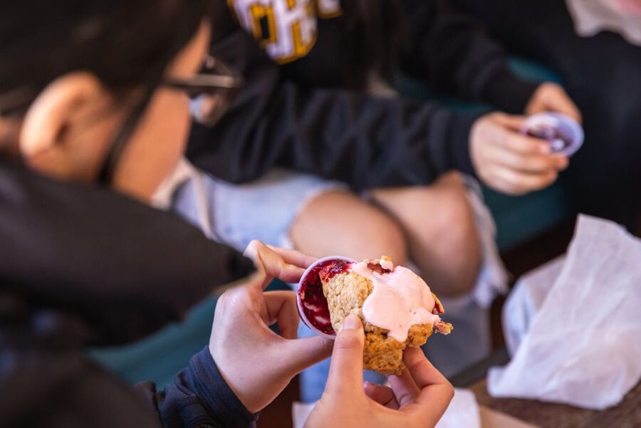 Brooklyn Food Tour: Heights, DUMBO & Bridge Views - What the small group of 12 changes for your experience
