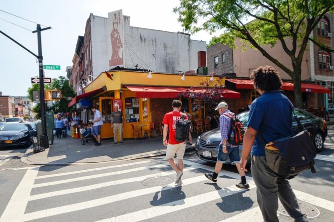 Brooklyn Food Walking Tour: Local Eats & Family‑Run Shops - The value of a small-group Brooklyn food walk