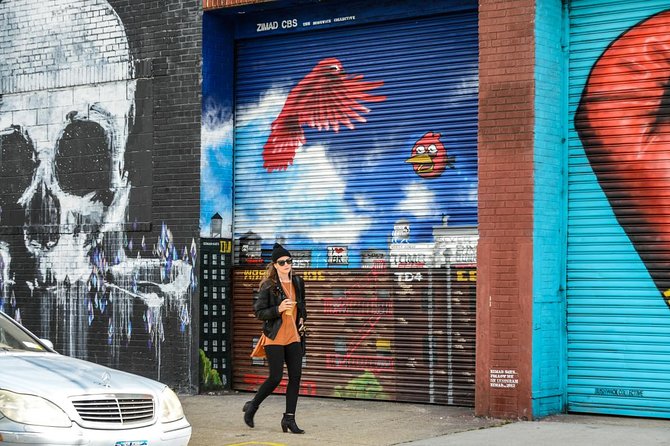 Brooklyn street art and hipster culture tour in French - What a French guide adds: meaning, style, and the fun side of art talks