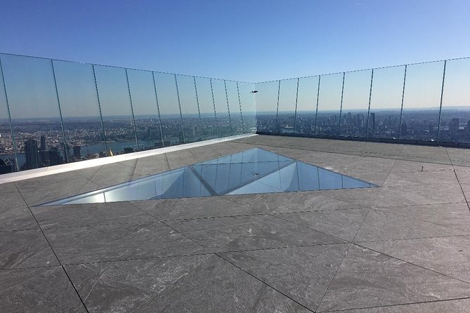 Central Bark and Beyond Tour for Dog Lovers - Skyline by boat: liberty views and the bridge payoff