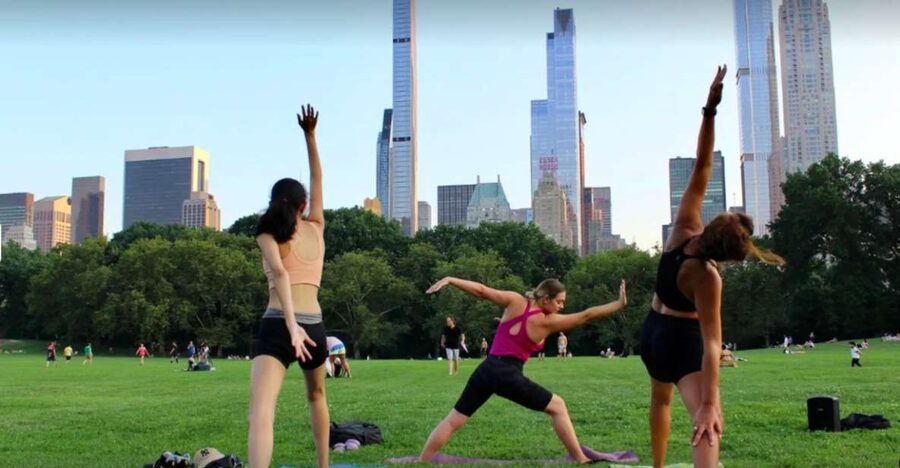 Central Park: Highest Rated Yoga Class in New York City! - Finding the right spot: Le Pain Quotidien above Sheep Meadow