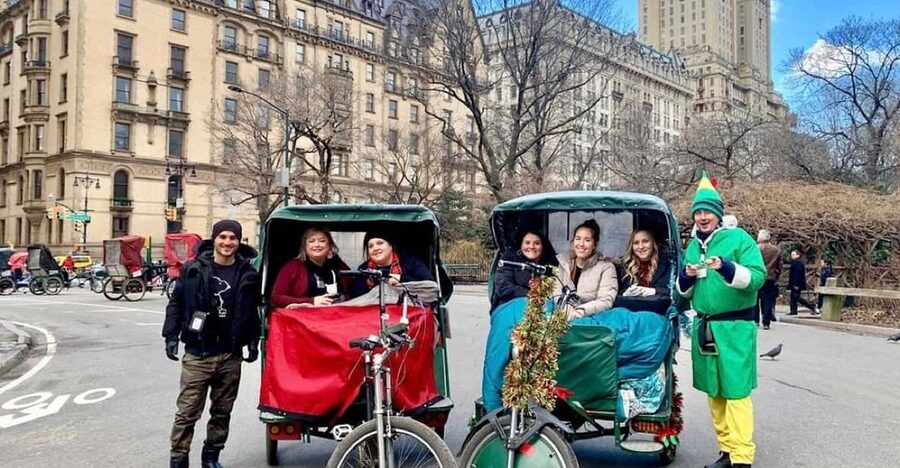 Central Park Movie Locations & Celebrity Homes Tour - Loeb Boathouse, Bow Bridge, and Cherry Hill Photo Moments