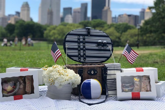 Central Park Picnic with Full Day Bike Rental - Timing and store hours: plan your pickup window