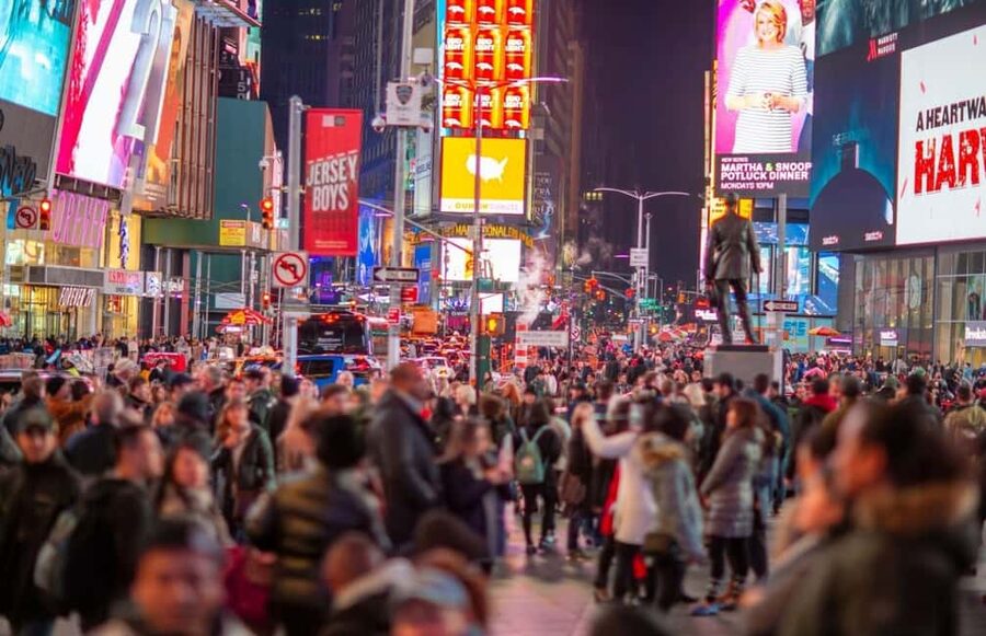 Christmas in New York: Winter Wonderland Experience - Starting at 190 Central Park S and Entering Central Park’s Holiday Mood