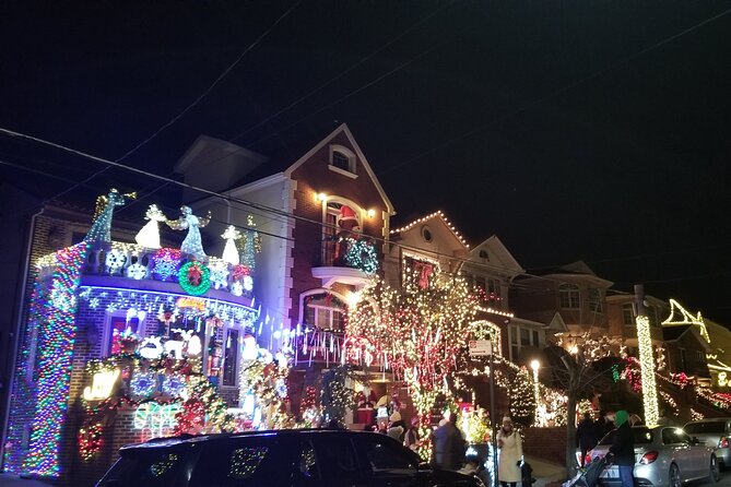 Christmas Lights Tour of Dyker Heights Brooklyn - DUMBO and the Manhattan Bridge View: A Short Stop With a Clear Goal