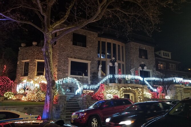 Christmas Lights Tour of Dyker Heights Brooklyn - The Brooklyn Bridge Connection on Your Return Trip