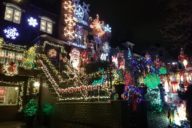 Christmas Lights Tour of Dyker Heights Brooklyn - Guides, Languages, and the Human Touch