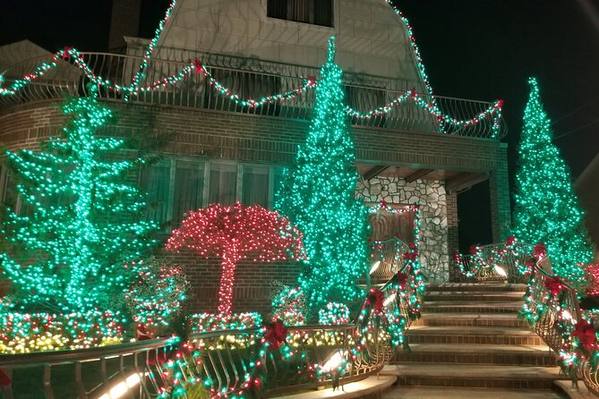Christmas Lights Tour of Dyker Heights Brooklyn - Dyker Heights: 1 Hour of Christmas Light Overload (in a Good Way)
