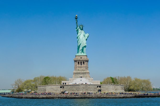 Circle Line: 1hr - NYC Liberty Cruise - Live narration, the app, and how to not miss the story