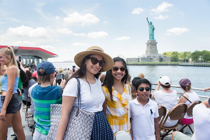 Circle Line: 2.5hr - Complete Manhattan Island Cruise - Live narration in English, plus the multi-language Circle Line app