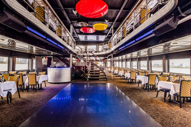 City Cruises New York Signature Lunch Cruise - Service and Food Flow: The Crew Makes the Difference