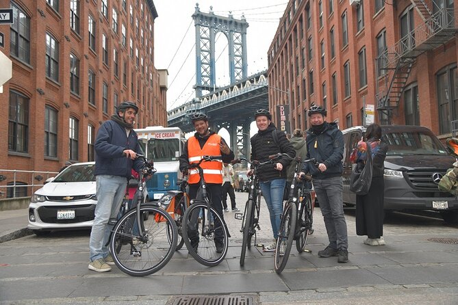 Downtown Bike Tour with Stylish Dutch Bikes - The Court District and Brooklyn Views: The City’s Two Faces in One Ride