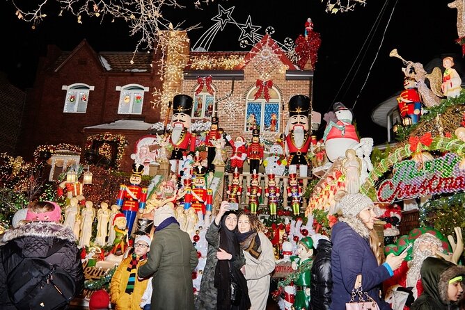 Dyker Heights Christmas Lights and NYC Skyline View Bus Tour - Brooklyn Bridge Park: a quick, effective skyline photo window