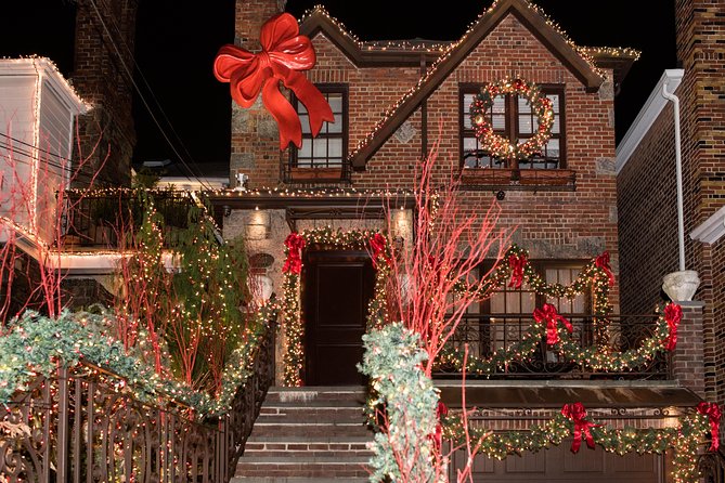 Dyker Heights Christmas Lights and NYC Skyline View Bus Tour - Timing and pacing: how to avoid the rushing feeling