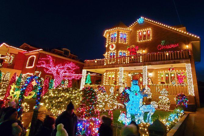 Dyker Heights Christmas Lights Guided Tour - Why Dyker Heights Christmas Lights beat the usual city lights