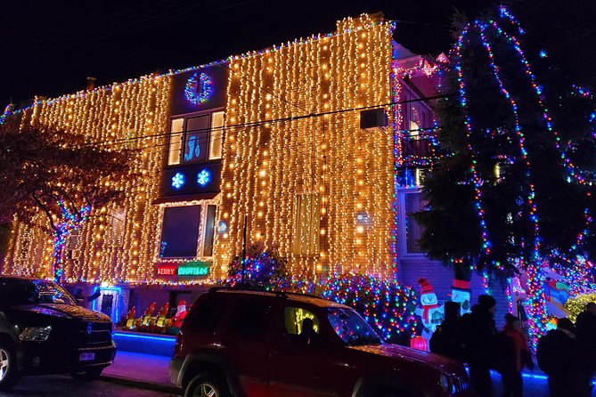 Dyker Heights Christmas Lights Guided Tour - Stop 2 at Brooklyn Heights: Brooklyn Bridge views in 20 to 30 minutes