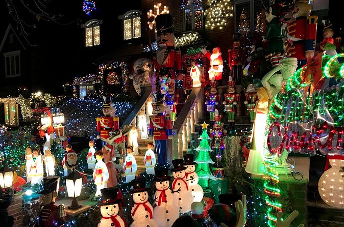 Dyker Heights Christmas Lights Tour from Times Square - Guide style and timing: how it affects your night