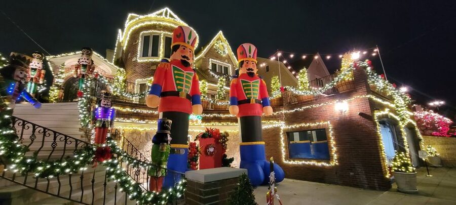 Dyker Heights Holiday Lights - Key Things to Know Before You Go