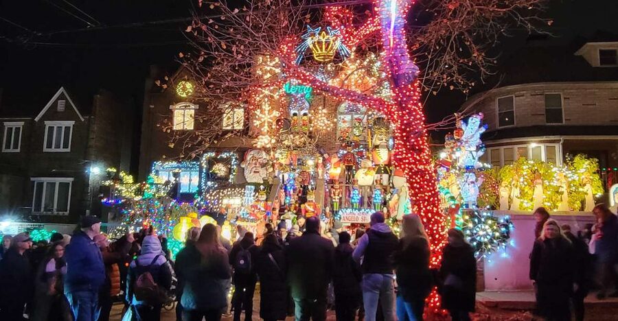 Dyker Heights Holiday Lights - Why Dyker Heights Holiday Lights Beat Manhattan Crowds