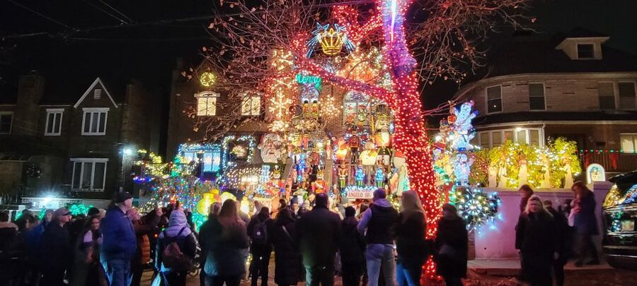 Dyker Heights Holiday Lights - Meeting on 4th Ave, Then Getting to the Lights