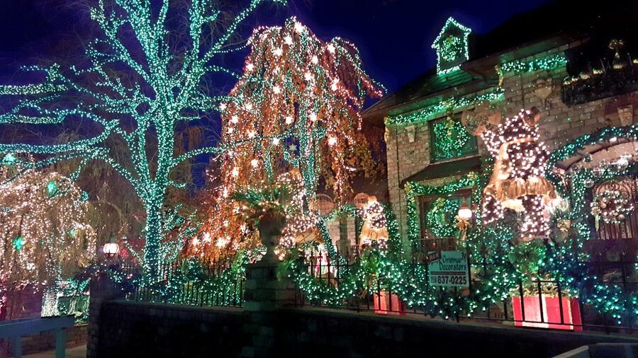 Dyker Heights Holiday Lights - No Bathroom Access After Start: A Real Planning Issue