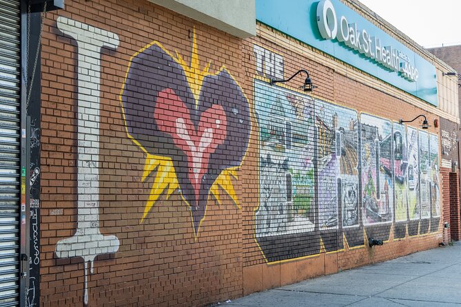 Explore NYC- Tour of Manhattan, The Bronx, Queens & Brooklyn - Price and comfort: $65 for a 70-mile borough sampler