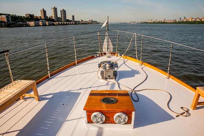 Fall Foliage Cruise on Yacht Full Moon from Chelsea Piers - Palisades Views in New Jersey: Where the Color Often Peaks Near Manhattan