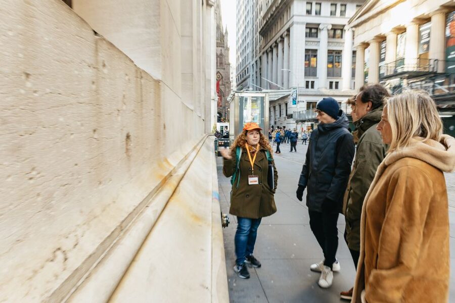 Financial Crisis Tour - Charging Bull: Iconic Photos, Real-World Crowd Advice