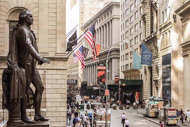 Financial Crisis Tour with a Finance Professional - Wall Street Stop: Behind the Facade of the 2008 Collapse